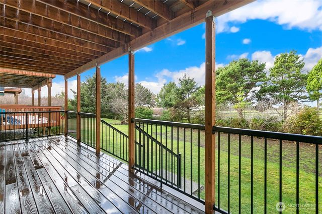 4 Drake Lane, Pacific Beach, WA 98571