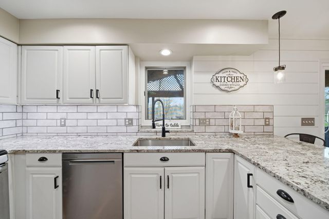11085 Village Lane, Clinton, MI 49236