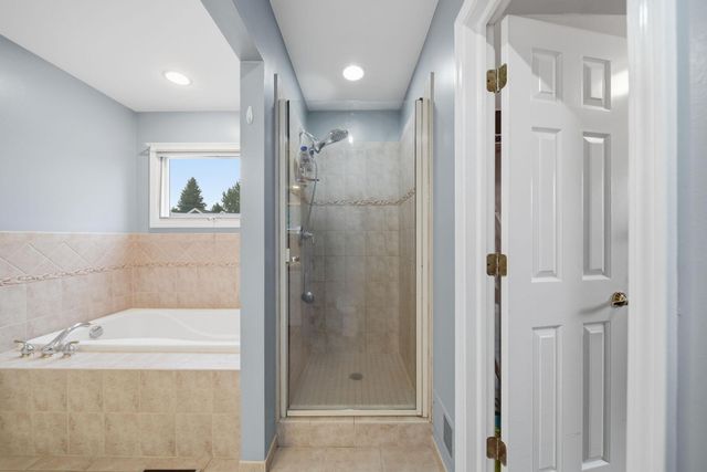 11085 Village Lane, Clinton, MI 49236