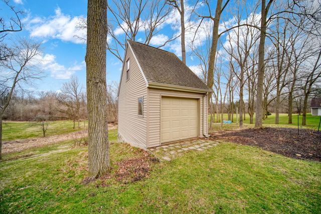 11085 Village Lane, Clinton, MI 49236