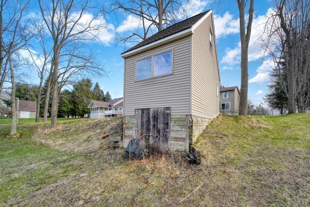 11085 Village Lane, Clinton, MI 49236