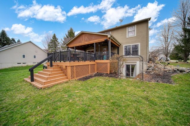 11085 Village Lane, Clinton, MI 49236