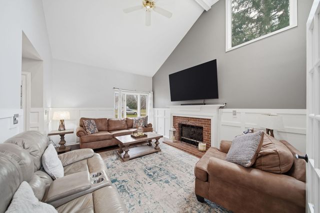 11085 Village Lane, Clinton, MI 49236