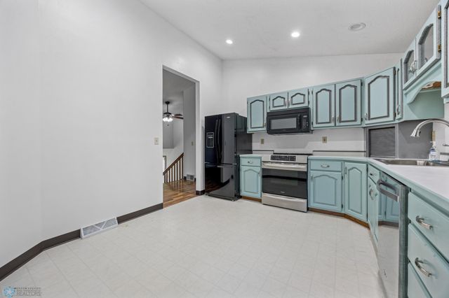 670 13th Avenue E, Fargo, ND 58078