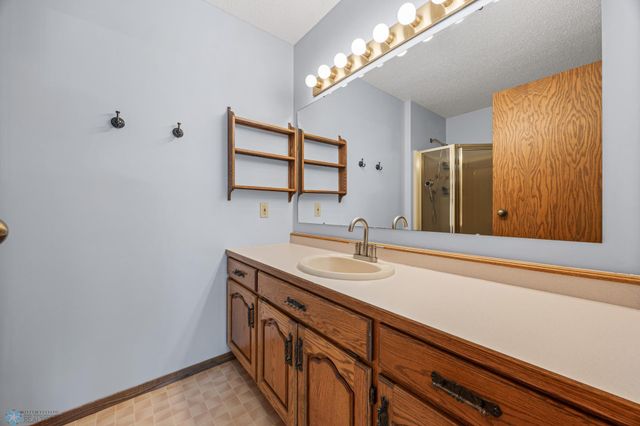 670 13th Avenue E, Fargo, ND 58078