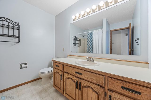 670 13th Avenue E, Fargo, ND 58078