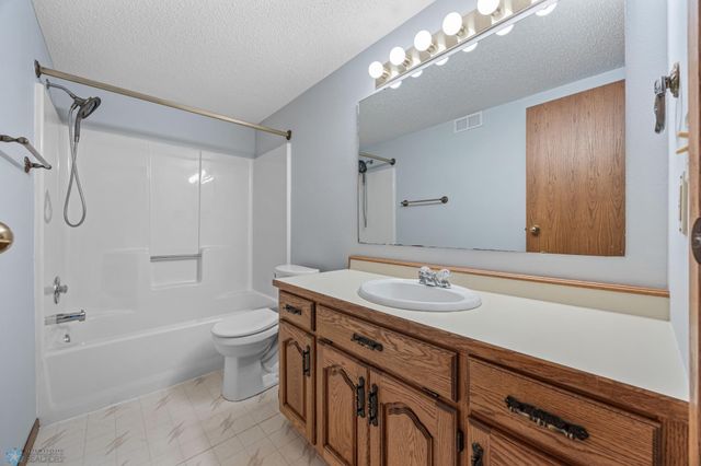 670 13th Avenue E, Fargo, ND 58078