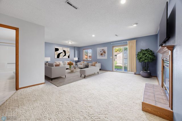 670 13th Avenue E, Fargo, ND 58078