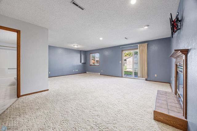 670 13th Avenue E, Fargo, ND 58078