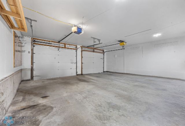 670 13th Avenue E, Fargo, ND 58078