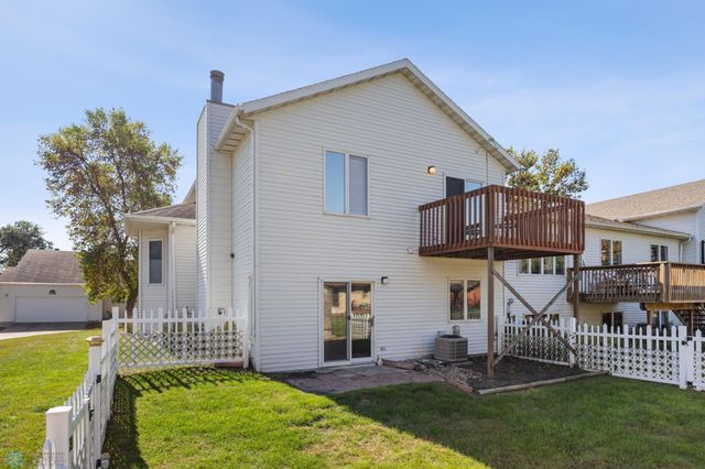 670 13th Avenue E, Fargo, ND 58078