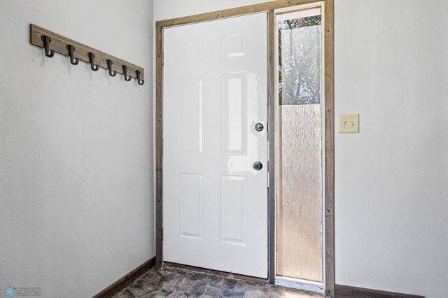 670 13th Avenue E, Fargo, ND 58078