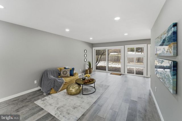 20 STOCKTON RD, Kendall Park, NJ 08824