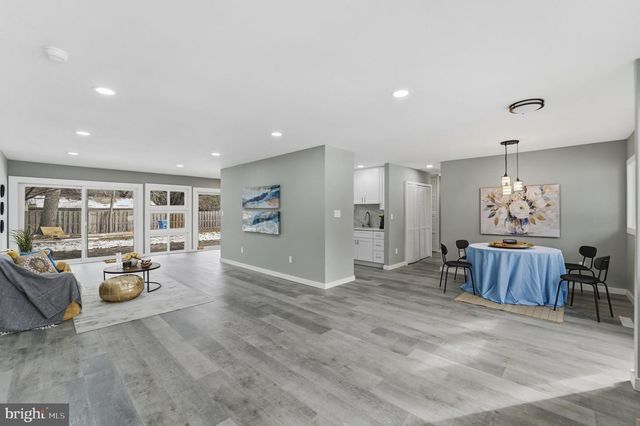 20 STOCKTON RD, Kendall Park, NJ 08824