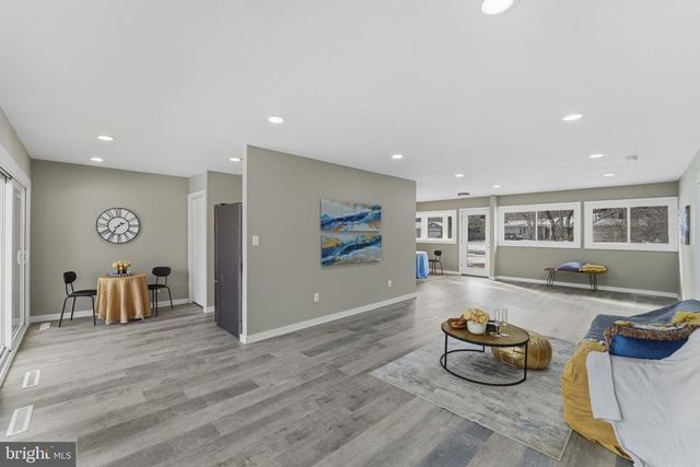 20 STOCKTON RD, Kendall Park, NJ 08824