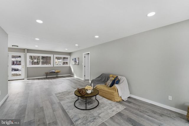 20 STOCKTON RD, Kendall Park, NJ 08824