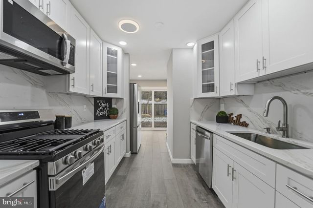 20 STOCKTON RD, Kendall Park, NJ 08824