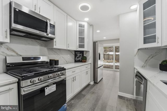 20 STOCKTON RD, Kendall Park, NJ 08824