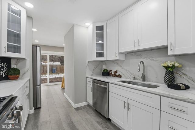 20 STOCKTON RD, Kendall Park, NJ 08824