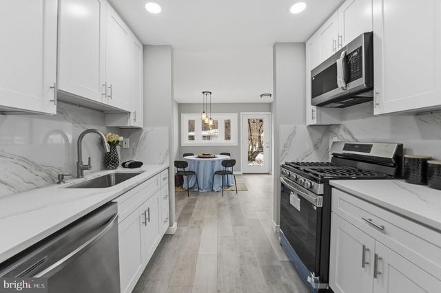 20 STOCKTON RD, Kendall Park, NJ 08824