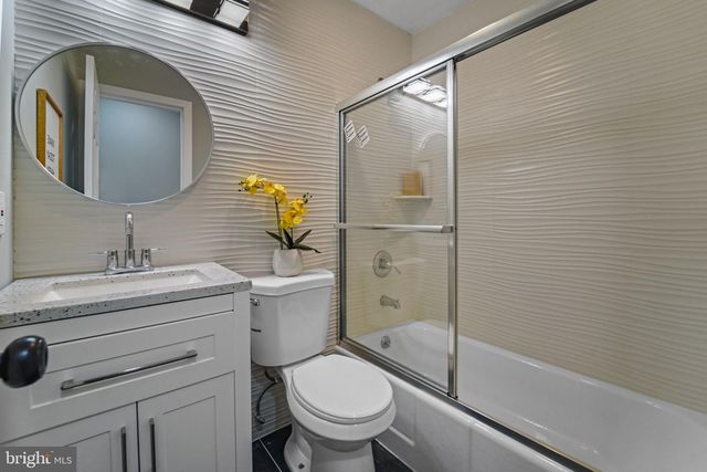 20 STOCKTON RD, Kendall Park, NJ 08824