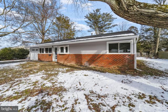 20 STOCKTON RD, Kendall Park, NJ 08824