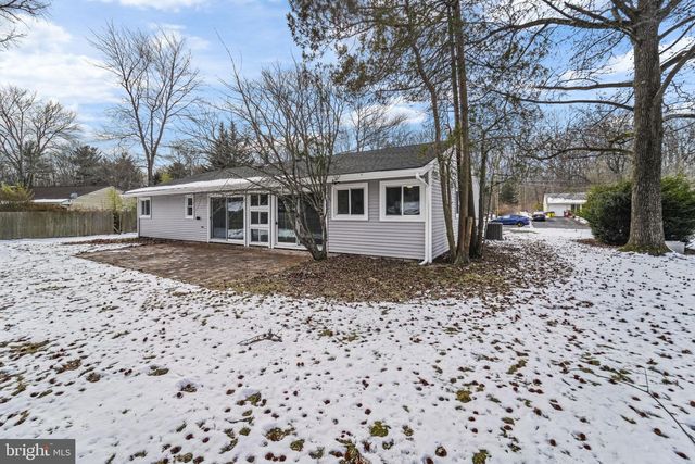 20 STOCKTON RD, Kendall Park, NJ 08824