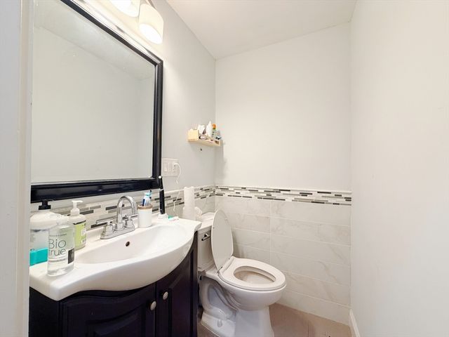 17 Pleasant St 2, Boston, MA 02125