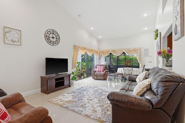 7040 Golf Pointe Circle, Tamarac, FL 33321