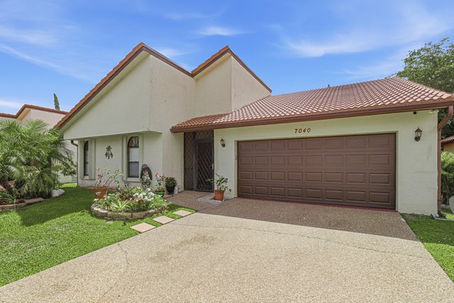 7040 Golf Pointe Circle, Tamarac, FL 33321