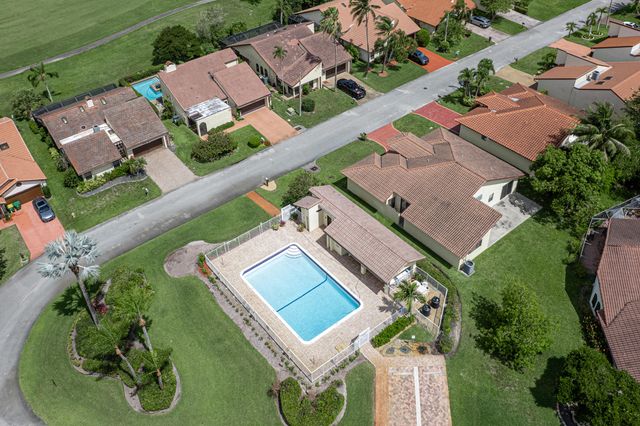 7040 Golf Pointe Circle, Tamarac, FL 33321
