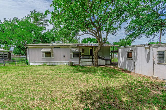 3007 Tanglewood Drive, Granbury, TX 76048