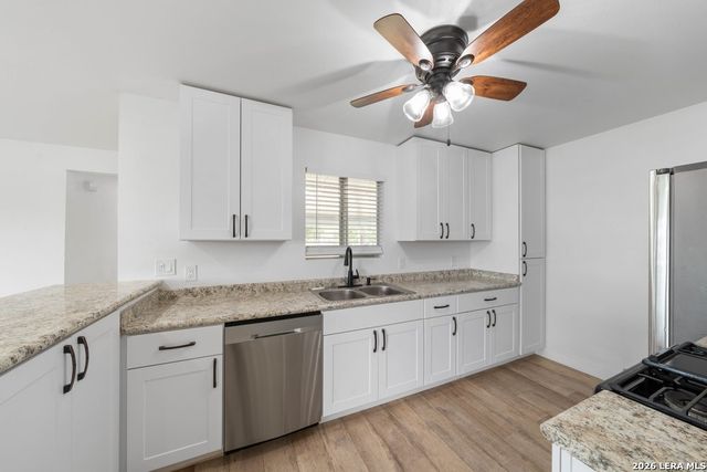 784 Hill Top Drive, Canyon Lake, TX 78133