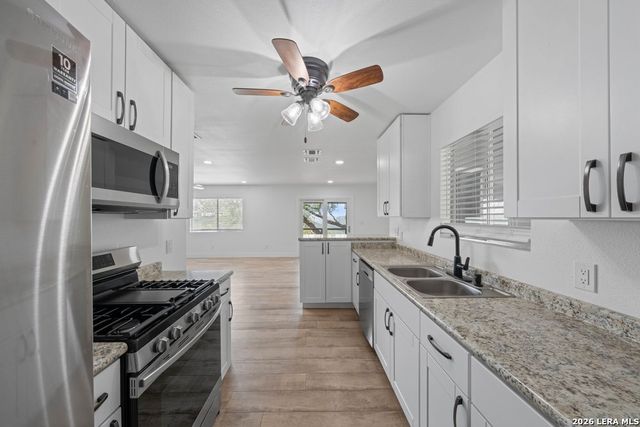 784 Hill Top Drive, Canyon Lake, TX 78133