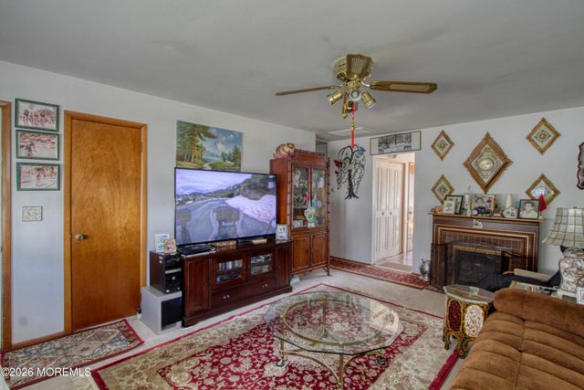 29 Green Drive, Toms River, NJ 08755