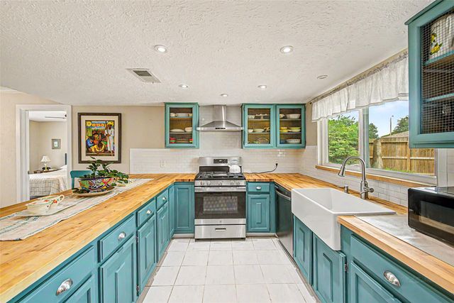 402 Redway Lane, Webster, TX 77598