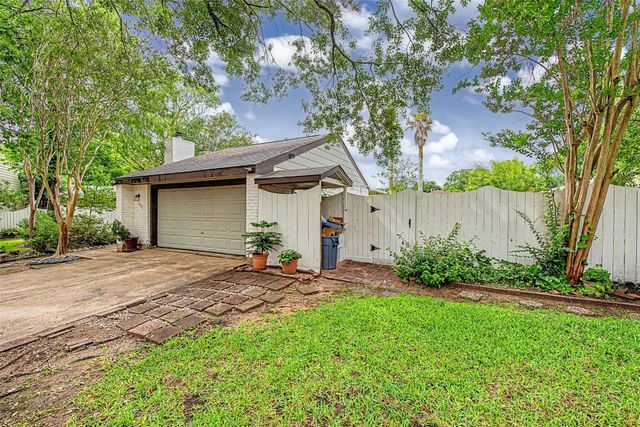 402 Redway Lane, Webster, TX 77598