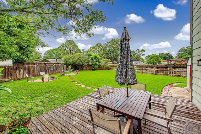 402 Redway Lane, Webster, TX 77598