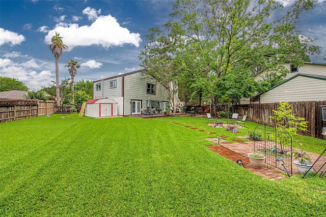 402 Redway Lane, Webster, TX 77598