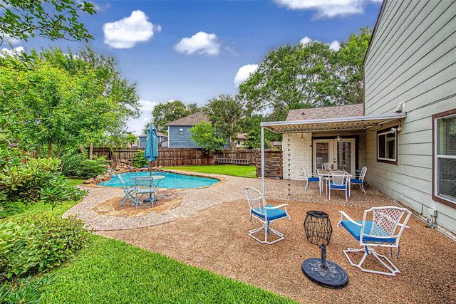 402 Redway Lane, Webster, TX 77598