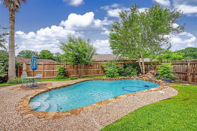 402 Redway Lane, Webster, TX 77598