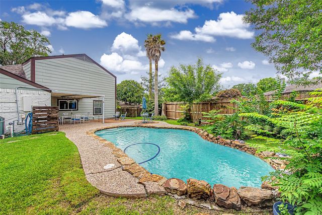 402 Redway Lane, Webster, TX 77598