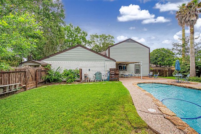 402 Redway Lane, Webster, TX 77598