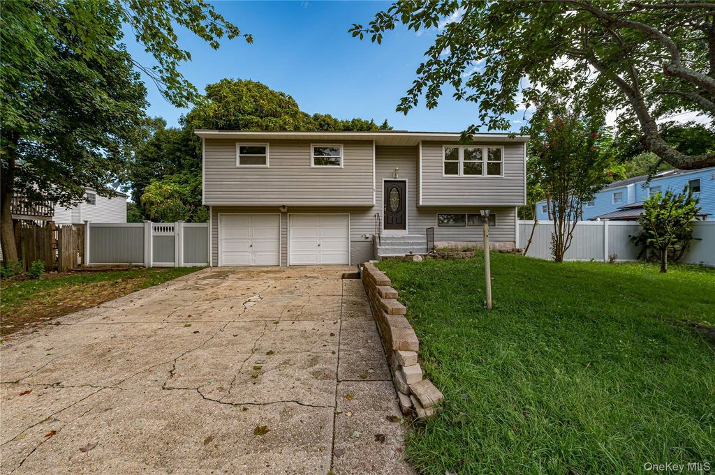 5 Durst Drive, Selden, NY 11784 — exterior