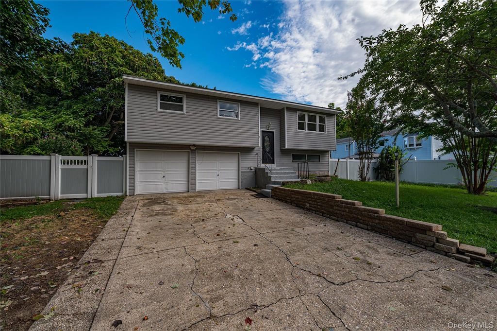 5 Durst Drive, Selden, NY 11784 — photo 2