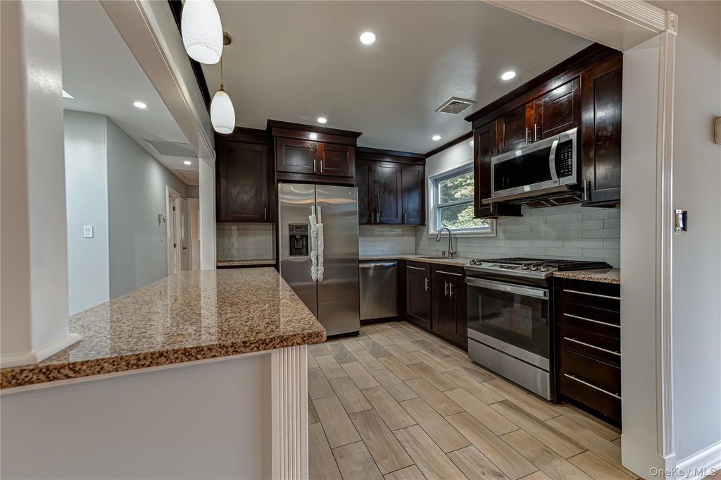 5 Durst Drive, Selden, NY 11784 — photo 3