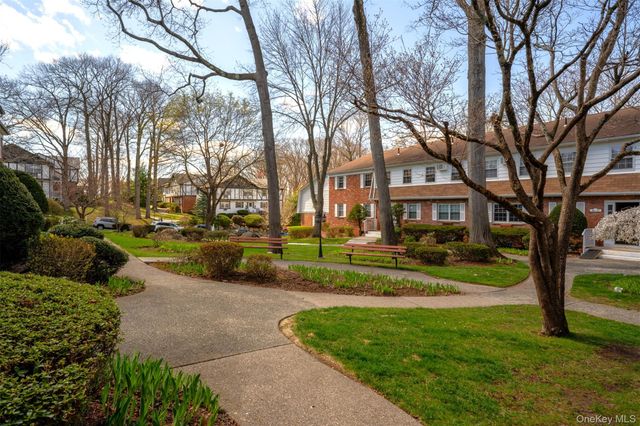 68 Parkside Drive 68, Suffern, NY 10901