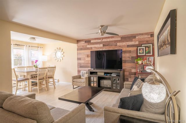 68 Parkside Drive 68, Suffern, NY 10901