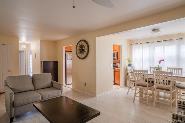 68 Parkside Drive 68, Suffern, NY 10901