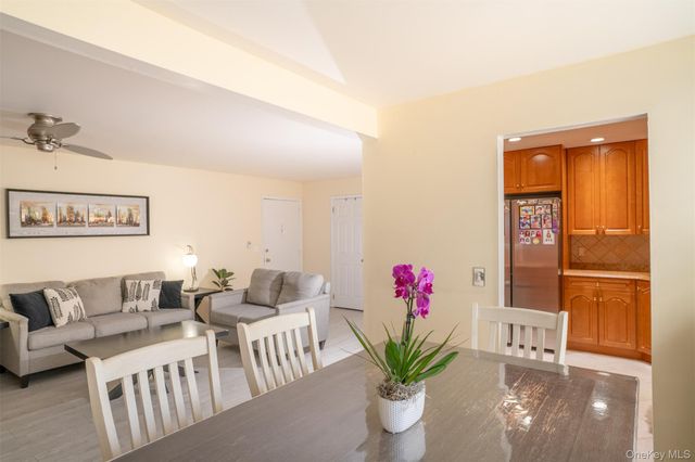 68 Parkside Drive 68, Suffern, NY 10901